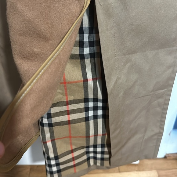Vintage Burberrys’ of London Tan Trench Coat. LG Removable wool liner. LIKE NEW! - Picture 8 of 8